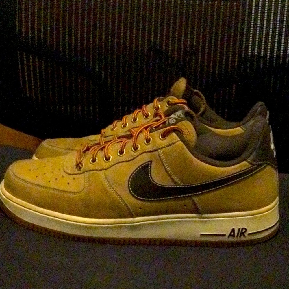 NIKE AIR FORCE 1
